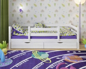 Детская кровать из массива березы Соня-5 (Белый/Лак) в Еманжелинске - emanzhelinsk.ok-mebel.com | фото 1